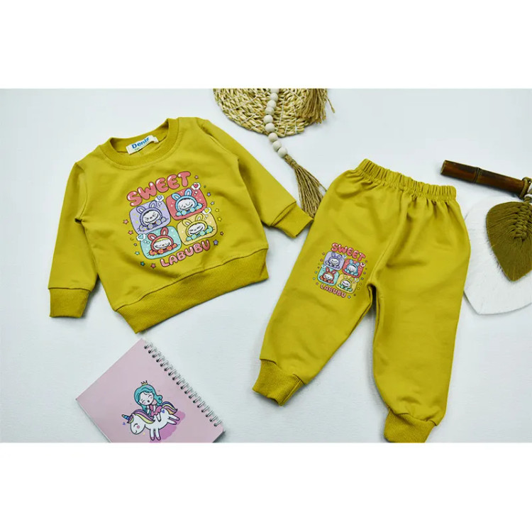 بلوز شلوار دخترانه پنبهای طرحدار یقه گرد مناسب پاییز و زمستان
