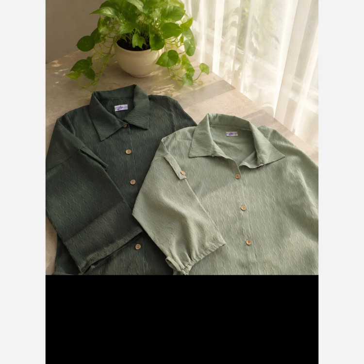 شومیز مانتویی دخترانه مدل شمیم جنس آیوا آستین گتدار مناسب نوجوان و بانوان ریزنقش
